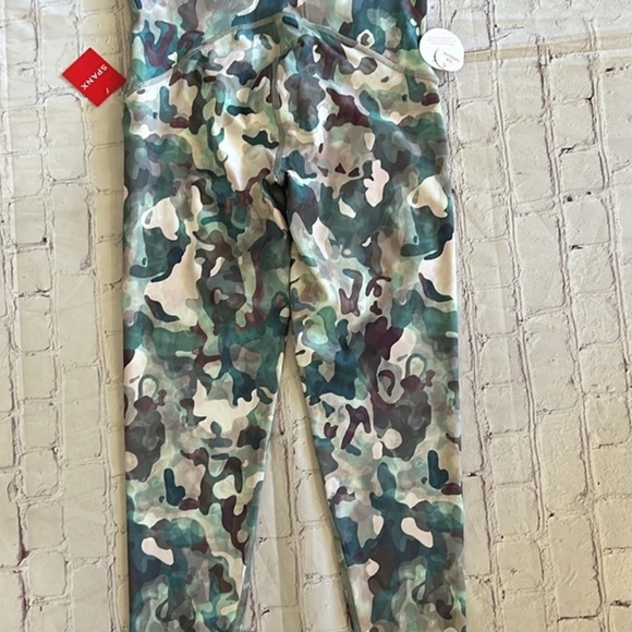 NWT Spanx Printed Camo Pink Multi Booty Boost 7/8 Leggings - Picture 6 of 7